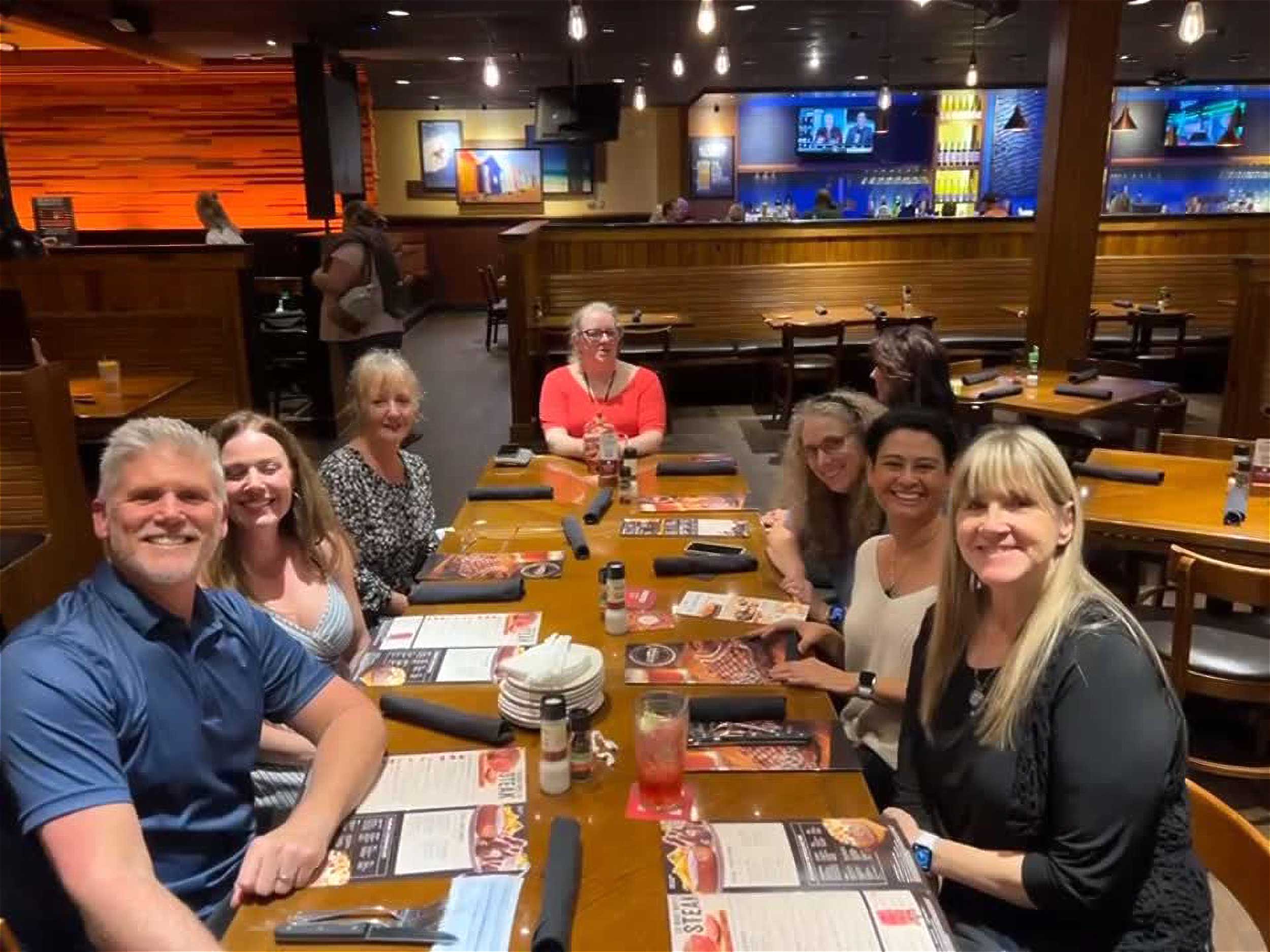 StaarCon 2022 attendees dining at Outback Steakhouse.
